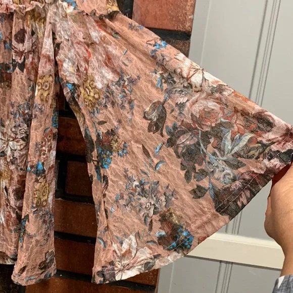 Akemi + Kin Pink Juno Floral Blouse - Picture 5 of 12